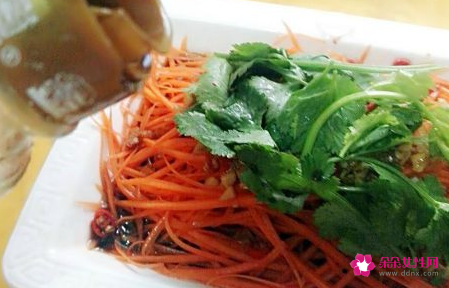 家常凉拌胡萝卜丝