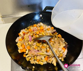 鸡肉卤肉饭的做法及配料