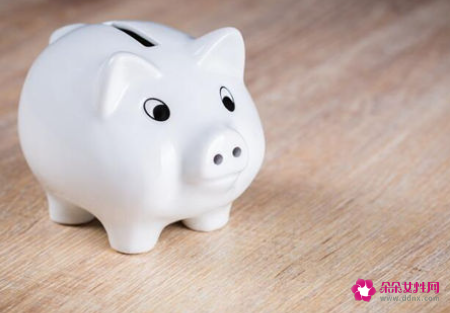 存钱罐放客厅还是卧室好