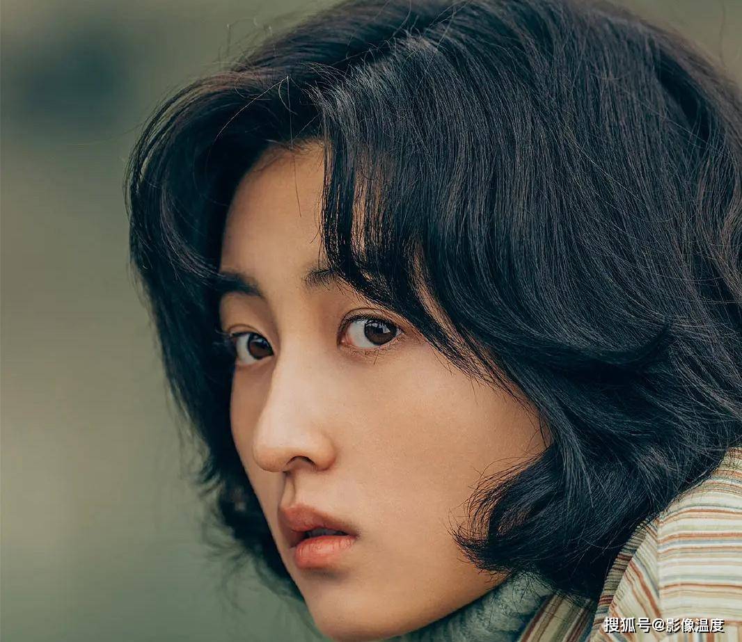 黄磊17岁女儿怎么了？穿衣暴露再引争议！网友：打扮清纯真很难吗