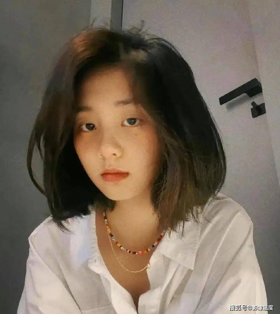 黄磊17岁女儿怎么了？穿衣暴露再引争议！网友：打扮清纯真很难吗