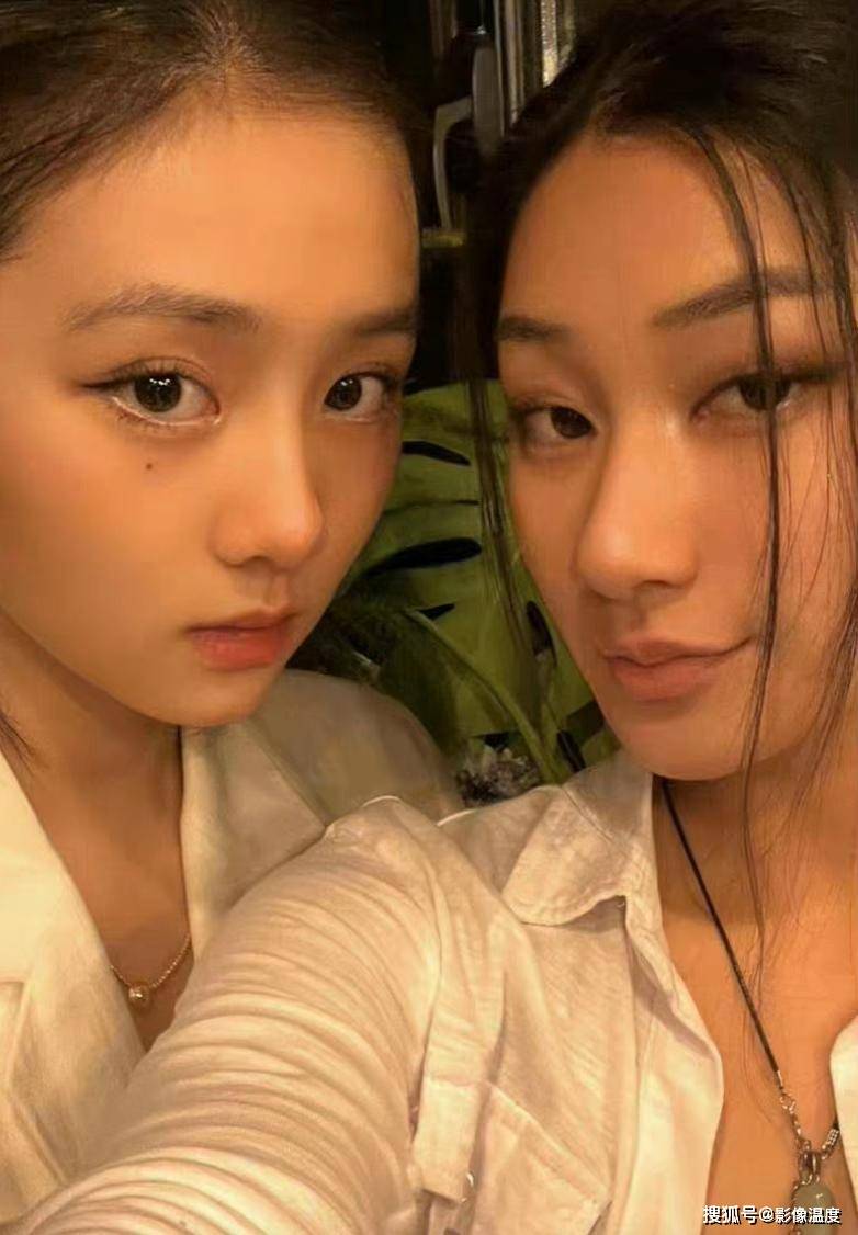 黄磊17岁女儿怎么了？穿衣暴露再引争议！网友：打扮清纯真很难吗