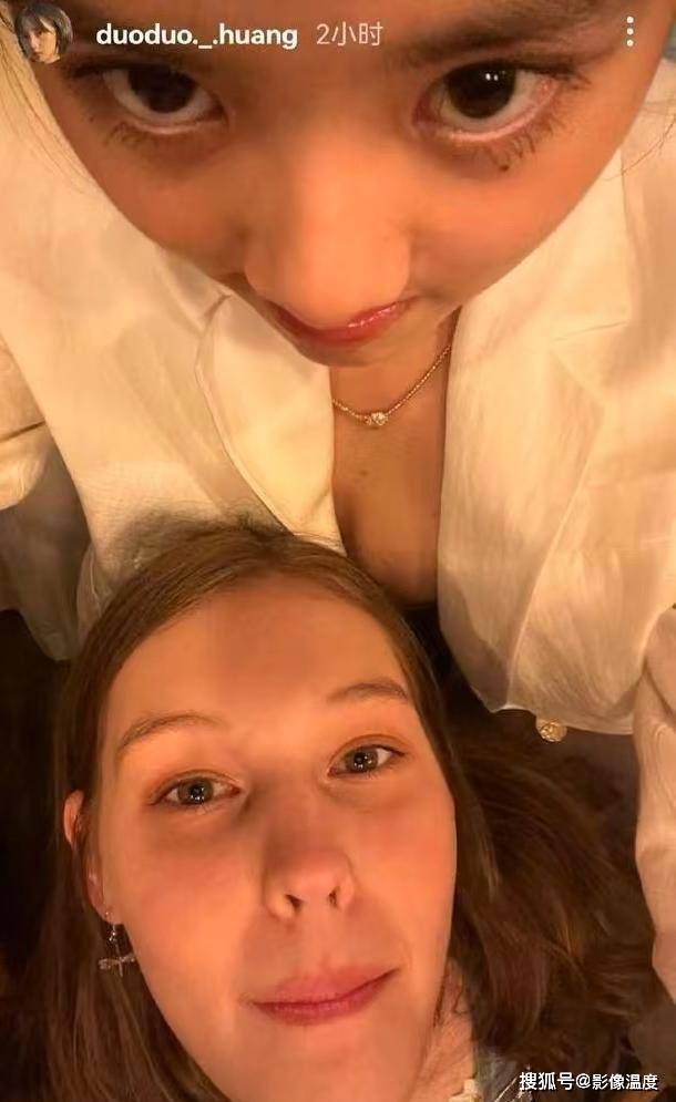 黄磊17岁女儿怎么了？穿衣暴露再引争议！网友：打扮清纯真很难吗