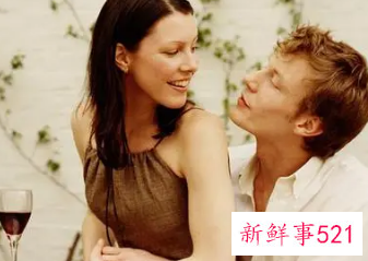 梦见自己的妻子和别的男人在一起