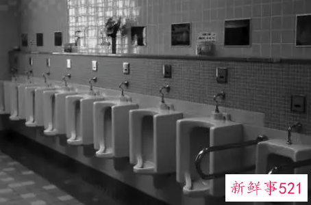 梦到上厕所很脏是什么意思