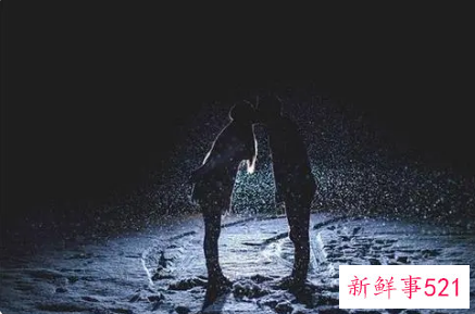 梦见和领导拥抱接吻是什么意思