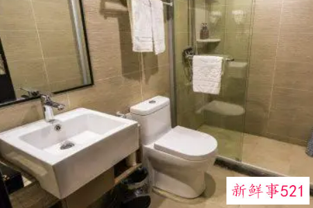 梦到上厕所很脏是什么意思