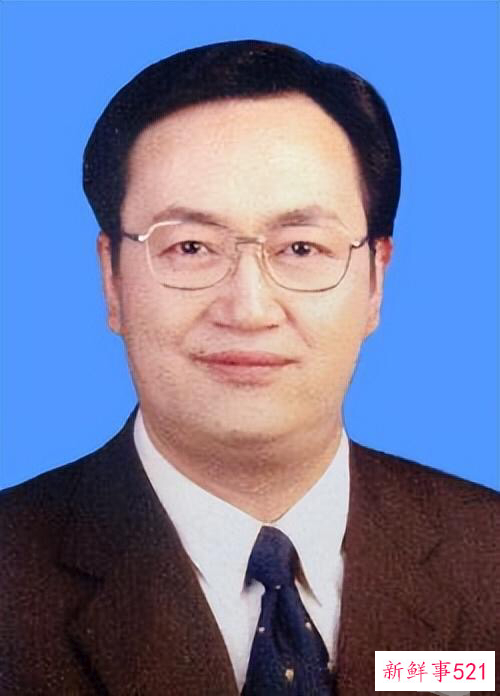 姜保红：大学时号称校花，委身40余官员靠升职器上位