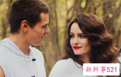 梦见自己的妻子和别的男人在一起