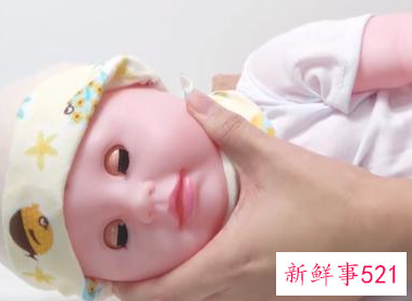 新生儿呛奶可以竖抱吗