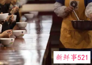 梦见自己在寺庙里吃饭是什么预兆