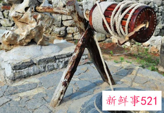 梦见向水井中丢石头是什么意思