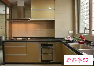 水池对着灶台如何破解