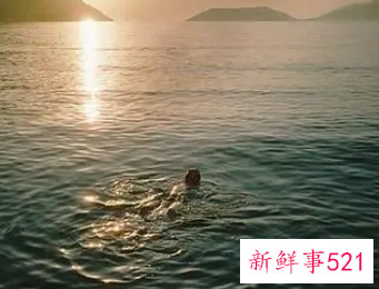 女人梦见身体泡在水中