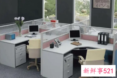 办公桌左边高好还是右边高好