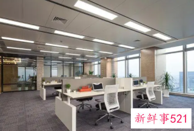 办公桌左边高好还是右边高好