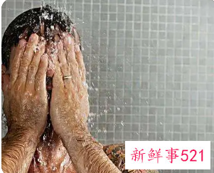 男生洗脸的正确步骤