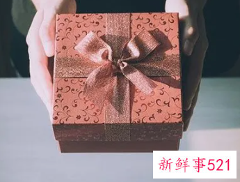 我梦见别人送礼物