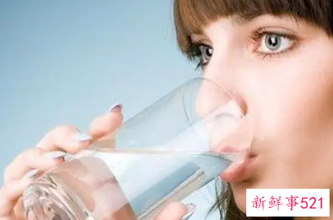 给肌肤喝水的三个关键时刻