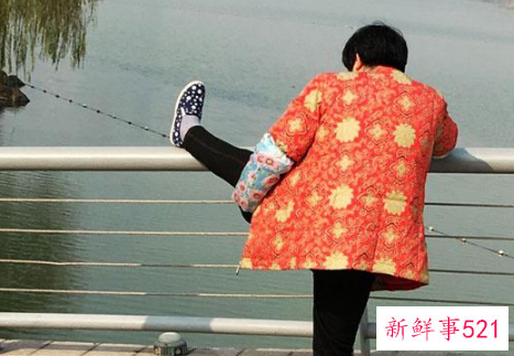 老人散发的味是什么味