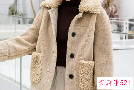 羊羔皮外套怎么搭配好看