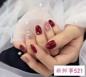 过年做指甲做什么颜色好看