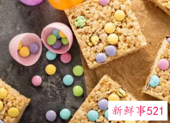 梦见好多人都在吃零食