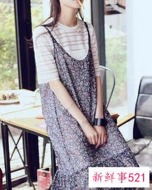 吊带裙怎么穿上去