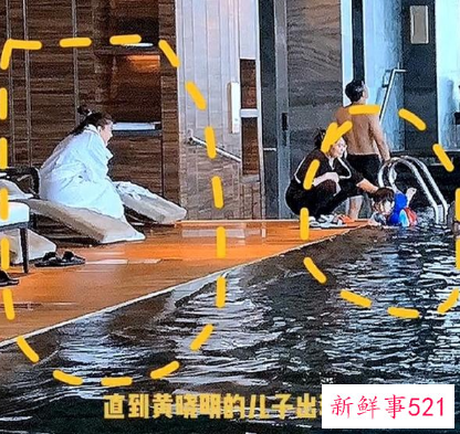 angelababy亲自下水教小海绵游泳