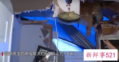 美国车祸过于离奇，车辆竟直直插入房屋