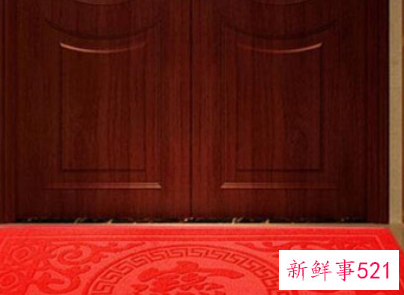 门下缝隙2cm正常吗