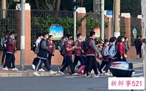 中学生标准课桌椅高度是多少