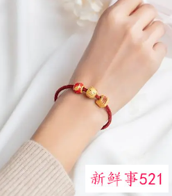 转运珠女的适合怎么戴