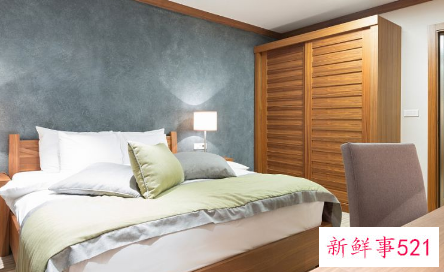 属猪床头朝哪个方向比较好