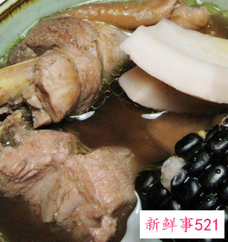 椰香黑玉米鸡煲的家常做法