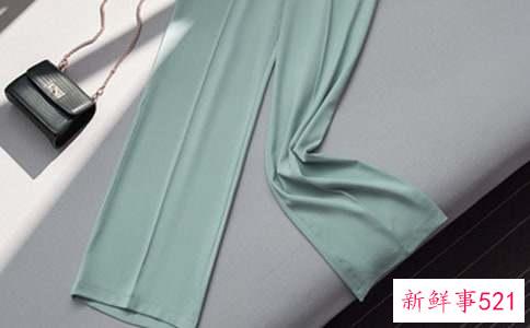 梦见蛇钻进裤子什么意思