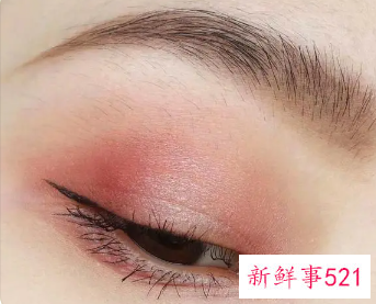 2022年秋季眼影流行色