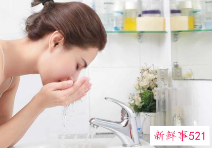 脸上长小疙瘩怎么消除