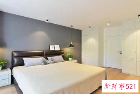 属猪床头朝哪个方向比较好