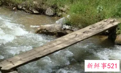 梦见桥上走遇见朋友是什么意思