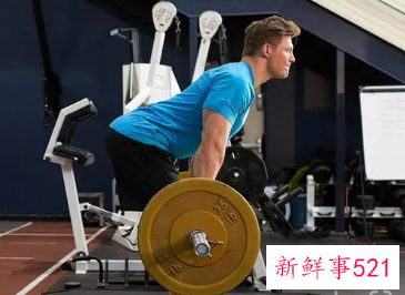 硬拉中肩部的姿势