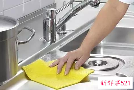 卫生间瓷砖清洗的小妙招