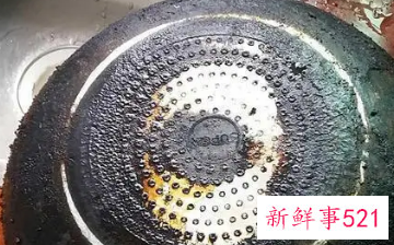 炒锅底烧糊的黑垢怎么去除
