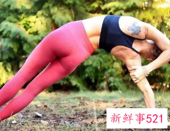 秒杀水桶腰的三招瑜伽