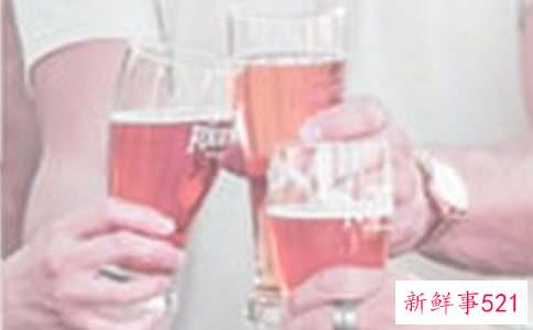 梦见和小学同学喝酒预示什么