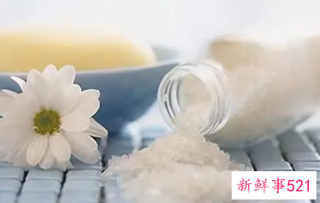 用盐水洗脸后用洁面乳吗