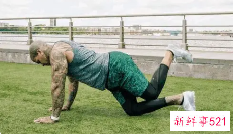 下肢动态拉伸动作