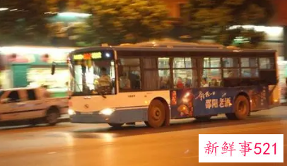 梦见公交车撞死人