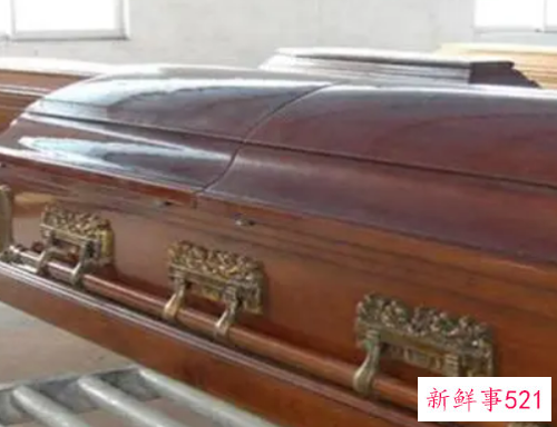 梦见自己躺在棺材里面是什么意思