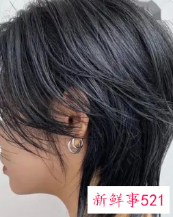 学生剪刘海图片